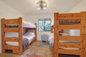 5 bedrooms, desk, free WiFi, bed sheets
