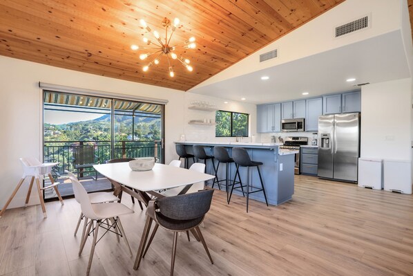 Dining - Surf Shack at Lake Nacimiento with Private Slip! (Bradley)