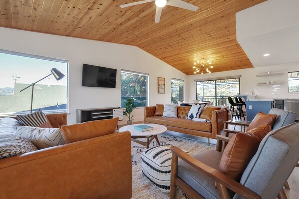 Smart TV, video games - Surf Shack at Lake Nacimiento with Private Slip! (Bradley)