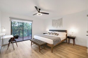 5 bedrooms, desk, free WiFi, bed sheets - Surf Shack at Lake Nacimiento with Private Slip! (Bradley)