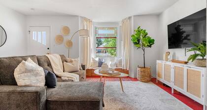 Private home steps away from the Big Dinosaur!