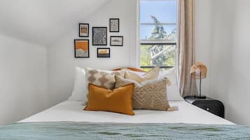 3 habitaciones, tabla de planchar con plancha, wifi y ropa de cama