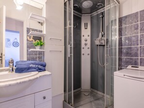 Bathroom - L'Espelido by Interhome (Saint Aygulf)