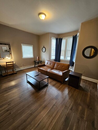 Nice spacious apartment near Whole Foods, Brown University