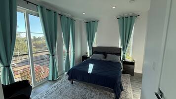 4 bedrooms, iron/ironing board, WiFi, bed sheets