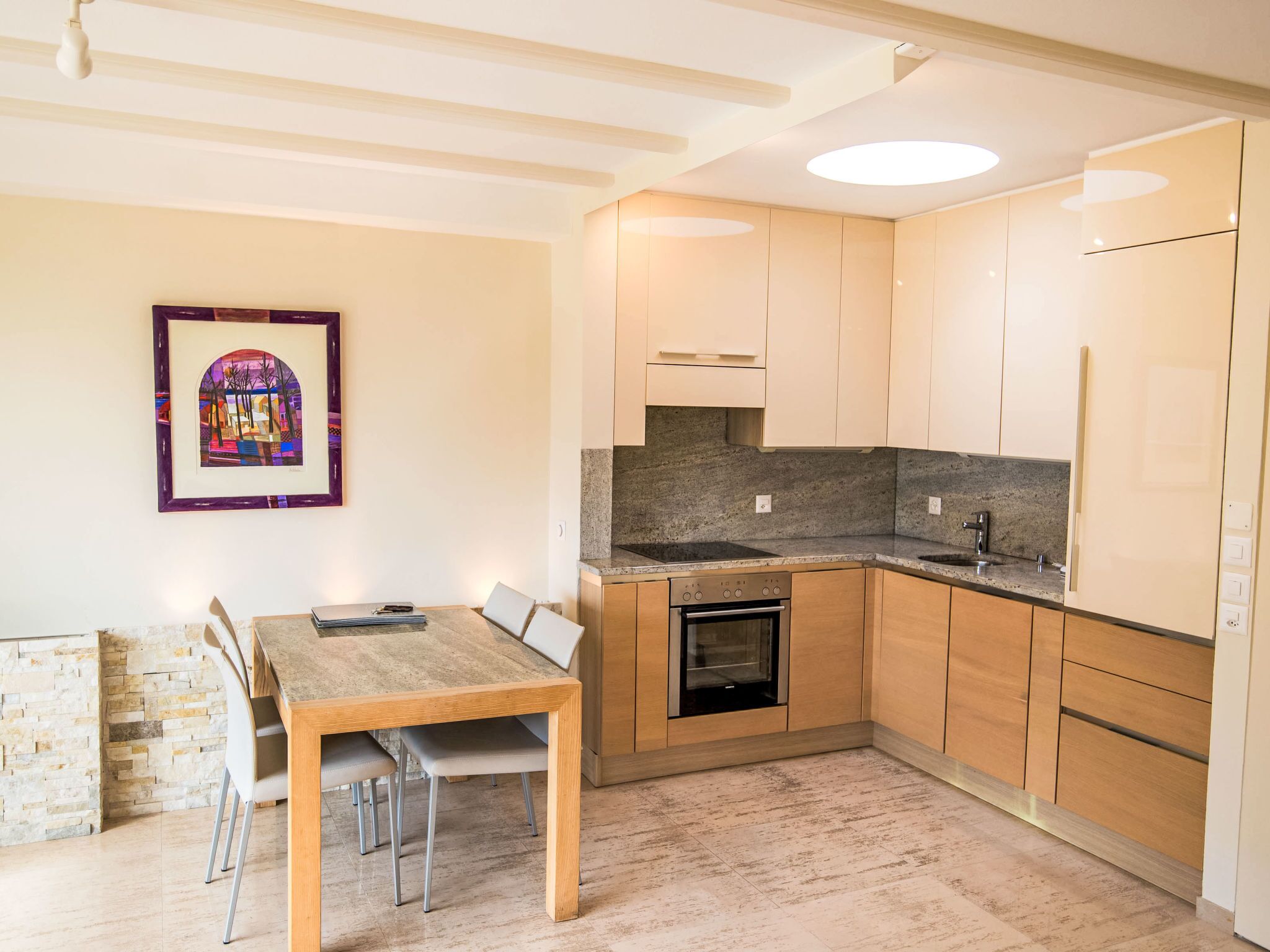 Fridge, oven, dishwasher, cookware/dishes/utensils
