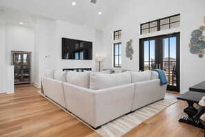 Smart TV, fireplace - Private Heated Pool, Fire Pit, Boardwalk to the Beach (Port Aransas)