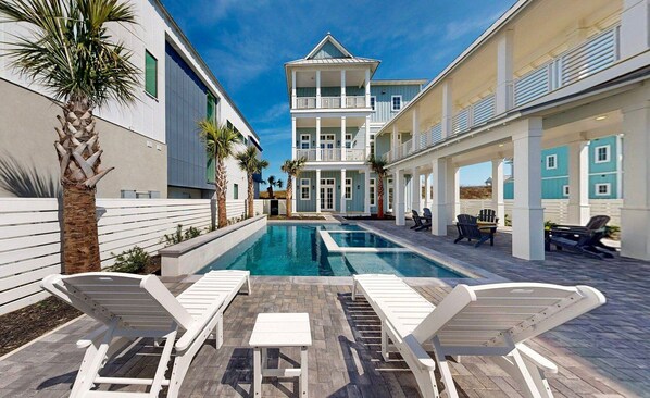 A heated pool - Deja View - Ocean Views for Miles with Private Pool, Hot Tub, Game Room & Easy Beach Access (Port Aransas)