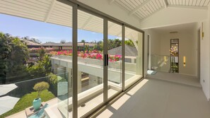 Interior - The Spacious Beachfront villa near Banyan Tree (Tambon Choeng Thale)