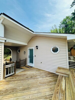 Exterior - Poseidon’s Mini Getaway: Serene Outer Banks Retreat Near the Beach (Kitty Hawk)