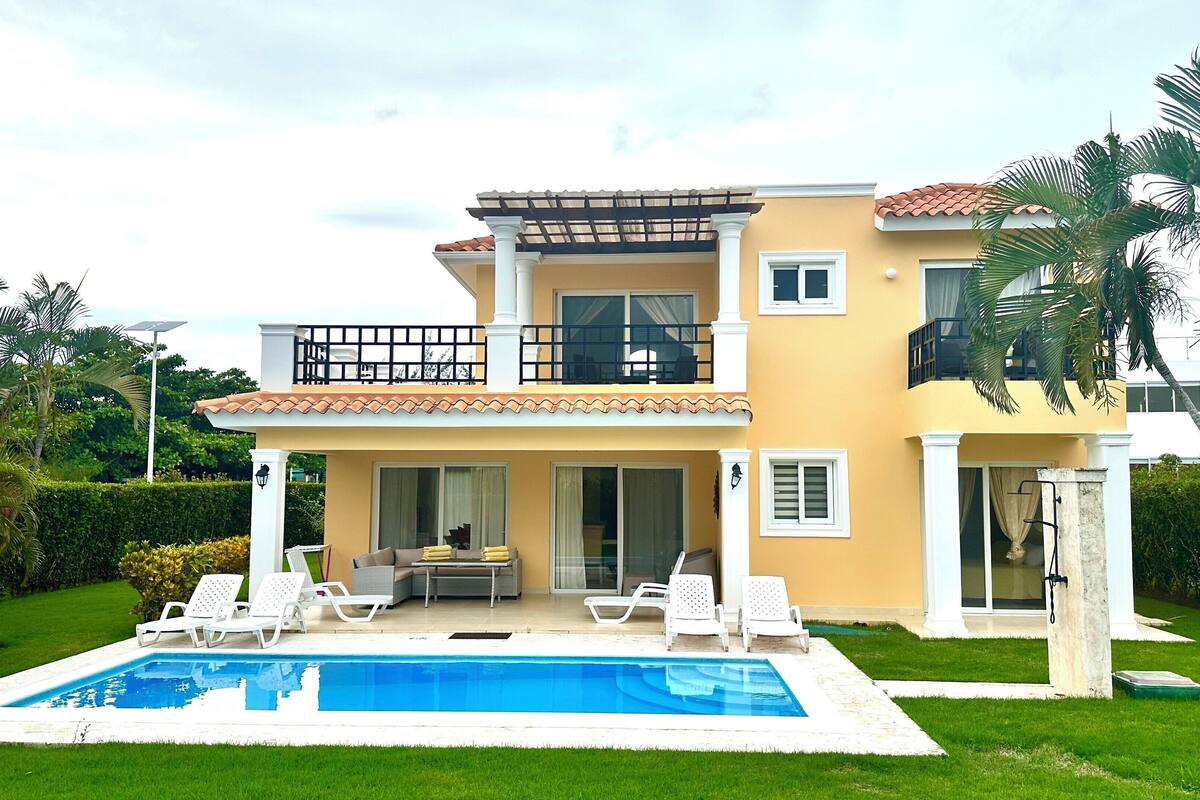 Classic Villa, Patio, Garden View | Private pool