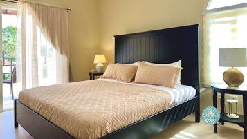 Vila clássica, varanda, vista para o jardim | 1 quarto, cofres nos quartos, ferros/tábuas de passar roupa