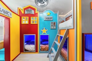 5 bedrooms, iron/ironing board, free WiFi, bed sheets