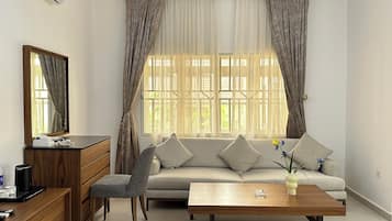 Ropa de cama de alta calidad, colchones con efecto memoria y escritorio