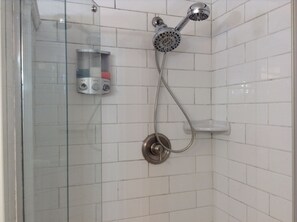 Dusche, Handtücher, Seife, Toilettenpapier