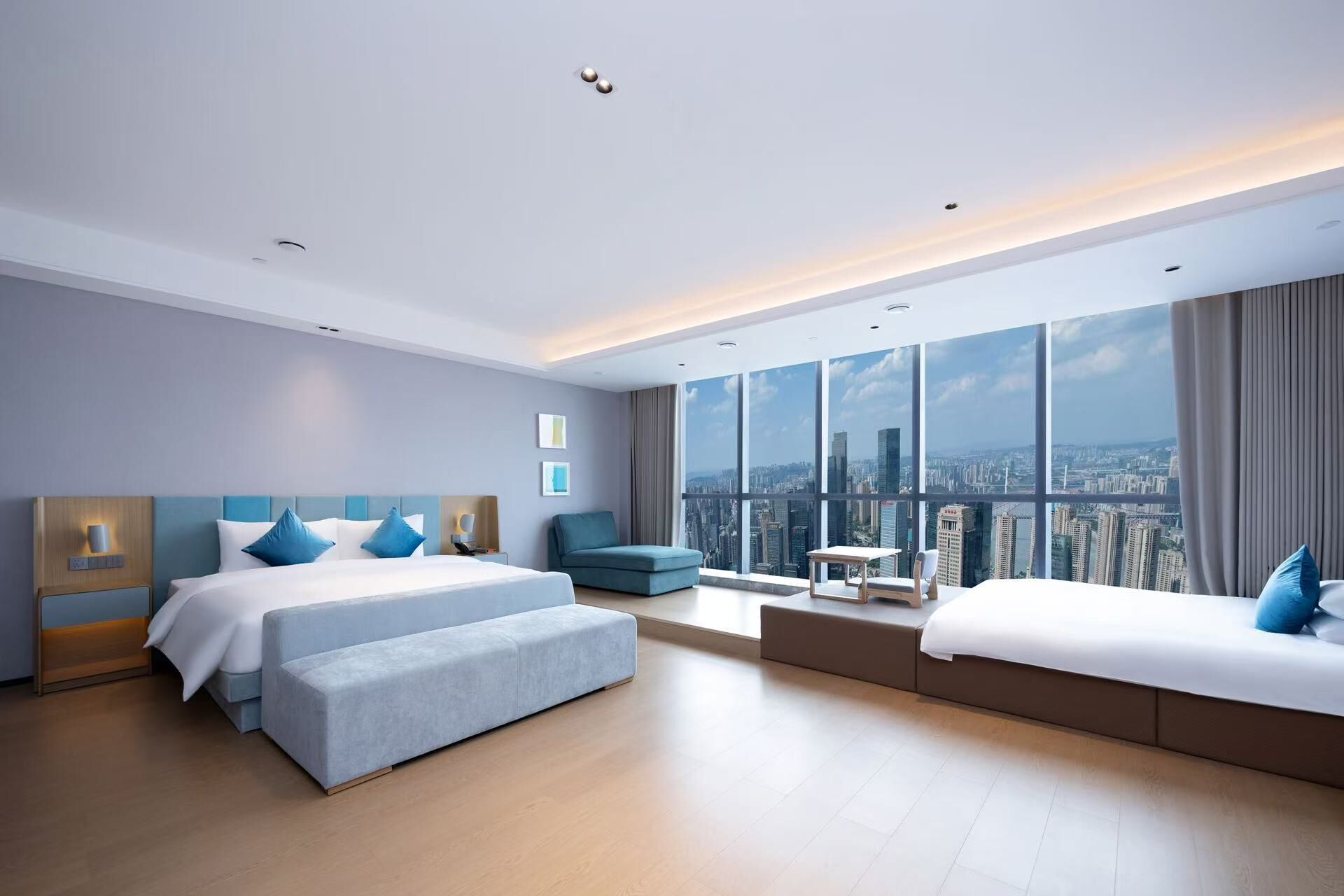 半岛江景大床房 | 羽绒被、遮光窗帘、隔音、熨斗/熨板