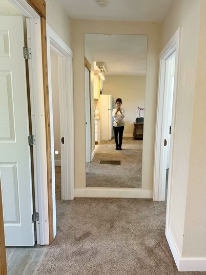 Five-bedroom house with WiFi, AC in fabulous Hays
