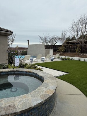 Pool - Spacious 5-bedroom house with pool/jacuzzi, fitness room 10 minutes from ocean (Carlsbad)