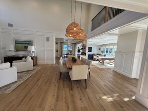 Dining - Spacious 5-bedroom house with pool/jacuzzi, fitness room 10 minutes from ocean (Carlsbad)