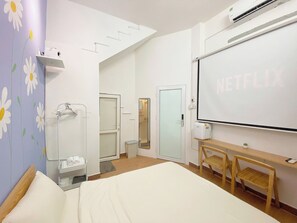 4 Schlafzimmer, Schreibtisch, Bügeleisen/Bügelbrett, Reisekinderbett