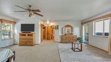 4 chambres, coffres-forts dans les chambres, bureau, lit parapluie