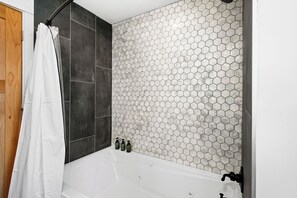 Dusche, Whirlpool, Haartrockner
