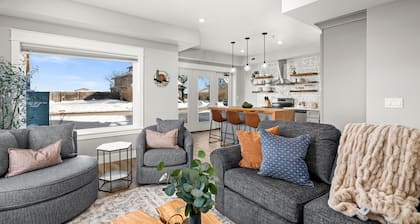 Luxury Condo w/ Beach Access | Dragestil 717-1