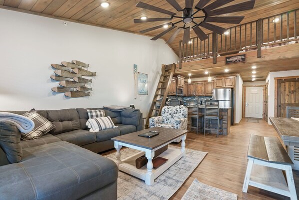 Smart-TV, Kamin, DVD-Player