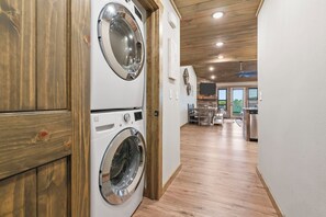 Interior - Large Lake Penthouse Condo, 3 bdrm, sleeps 14- Resort Amenities Galore, Ticket & Golf Deals (Branson)