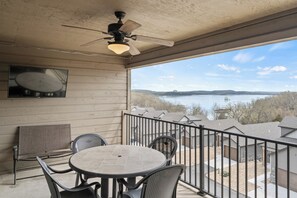 Terrace/patio - Lake Condo for 10, Free Use of Kayaks + Many More Resort Amenities. Ticket & Golf Deals! (Branson)
