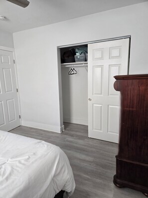 3 chambres, fer et planche à repasser, Wi-Fi gratuit, draps fournis