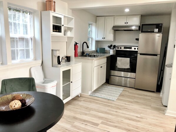 Private kitchen - 3 Miles to Masters! (Augusta)