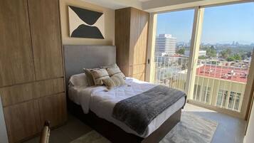 1 sovrum, skrivbord, strykjÀrn/strykbrÀda och wi-fi