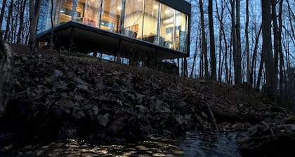 Modern Glass Retreat in Fort Valley with WiFi, AC, EV charger