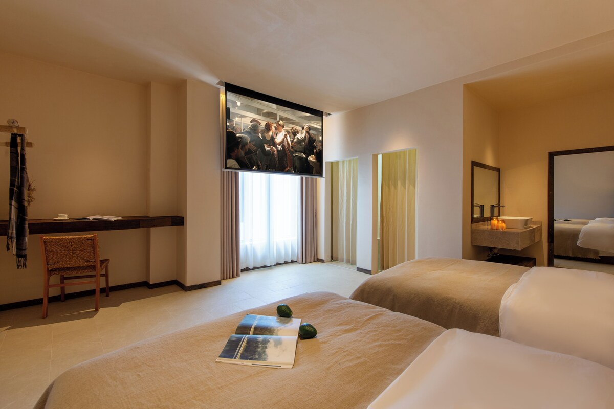 Comfort Twin Room | Down duvets, free WiFi, individually decorated