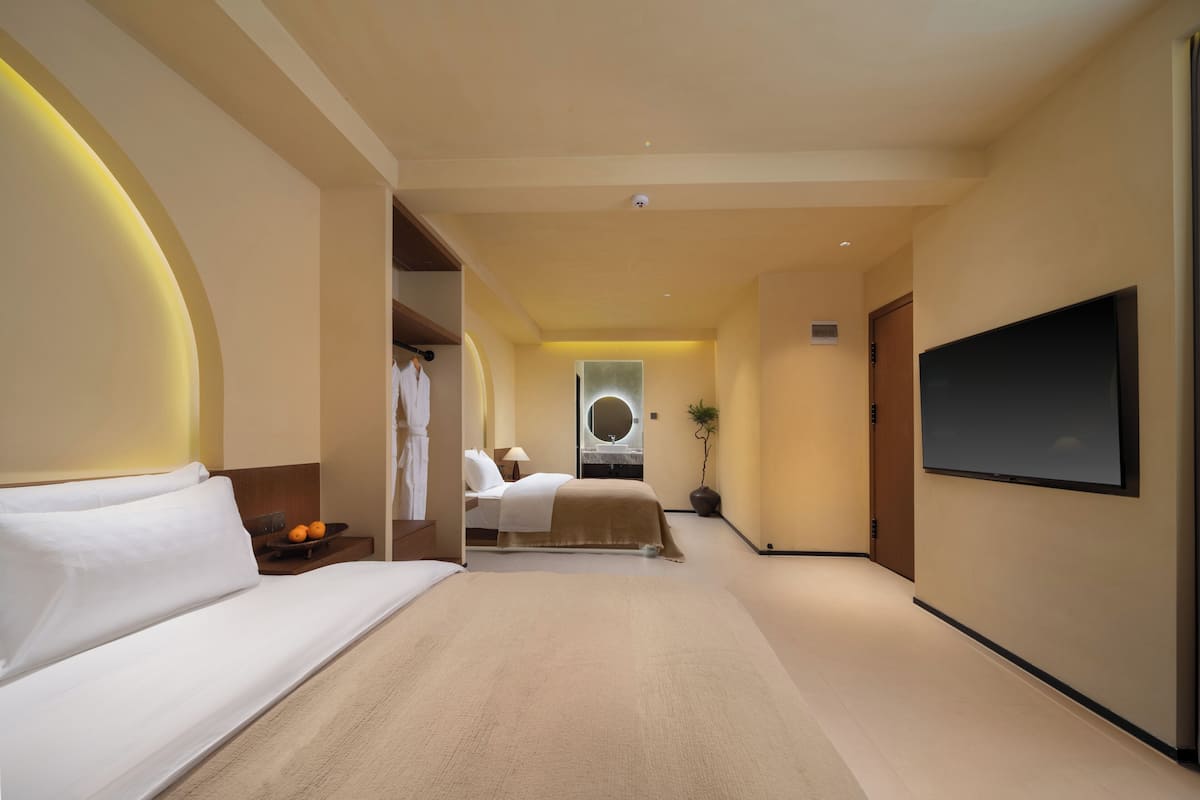 Kamar Triple Khas | Selimut bulu angsa, Wi-Fi gratis, dan didekorasi berbeda-beda