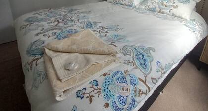 Cosy Country Getaway Bungadoo.A/C 35 Minutes to Bundaberg. Self-contained& Quiet