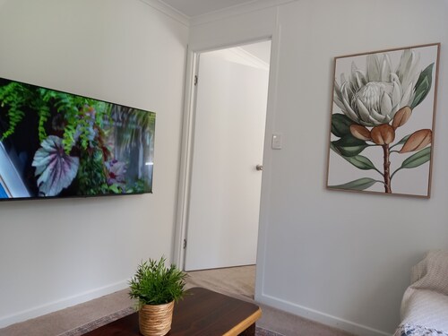 Cosy Country Cottage in Bungadoo. One-bedroom quiet accommodation.