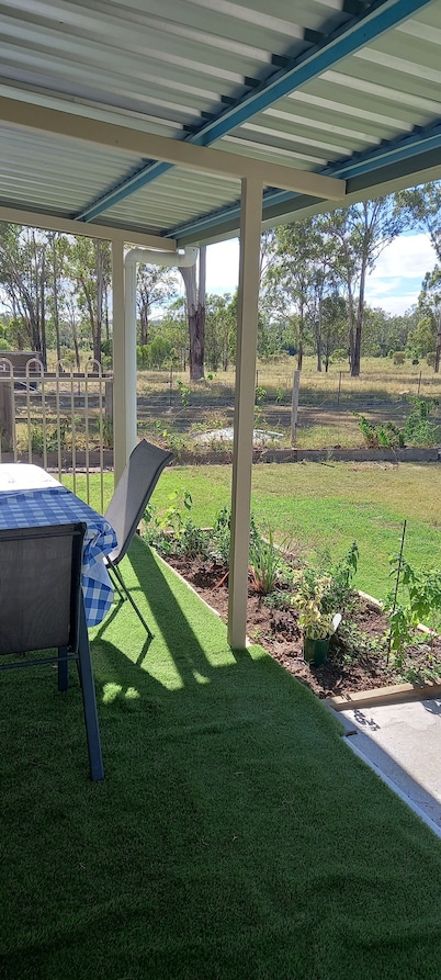 Cosy Country Getaway Bungadoo.A/C 35 Minutes to Bundaberg. Self-contained& Quiet