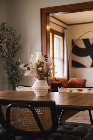 Dining - The Hansom Park Cottage Duplex (Omaha)