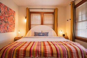 3 bedrooms, desk, iron/ironing board, free WiFi