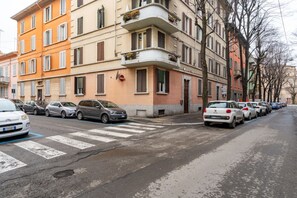 Exterior - GuestHost - Modern 60 sqm apartment located on the fourth floor of a renovated 30's building without a lift (stairs to access it).The apartment consists of a living room with kitchenette, bedroom and bathroom. The bedroom is inspired by La Chayhana in Uz (Parma)