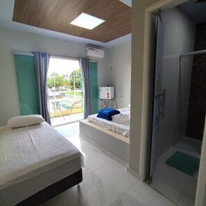 Comfort-værelse til 3 personer - udsigt til gårdsplads | Arbejdsområde til bærbare computere, gratis Wi-Fi