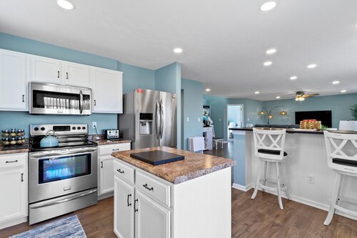 Spacious 4BR Near Grand Park – Game Loft, Office & Family-Friendly Comfort!