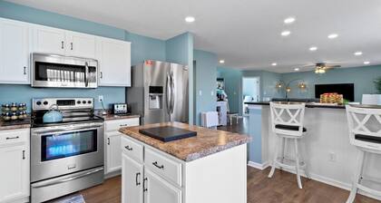 Spacious 4BR Near Grand Park – Game Loft, Office & Family-Friendly Comfort!