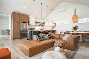 Smart TV y chimenea 