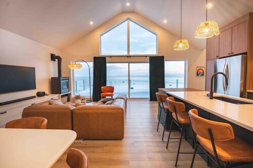 Phil Good 1219: Stunning Views & Steaming Hot Tub