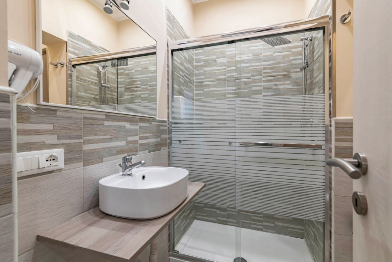 Dusche, Haartrockner, Bidet, Handtücher