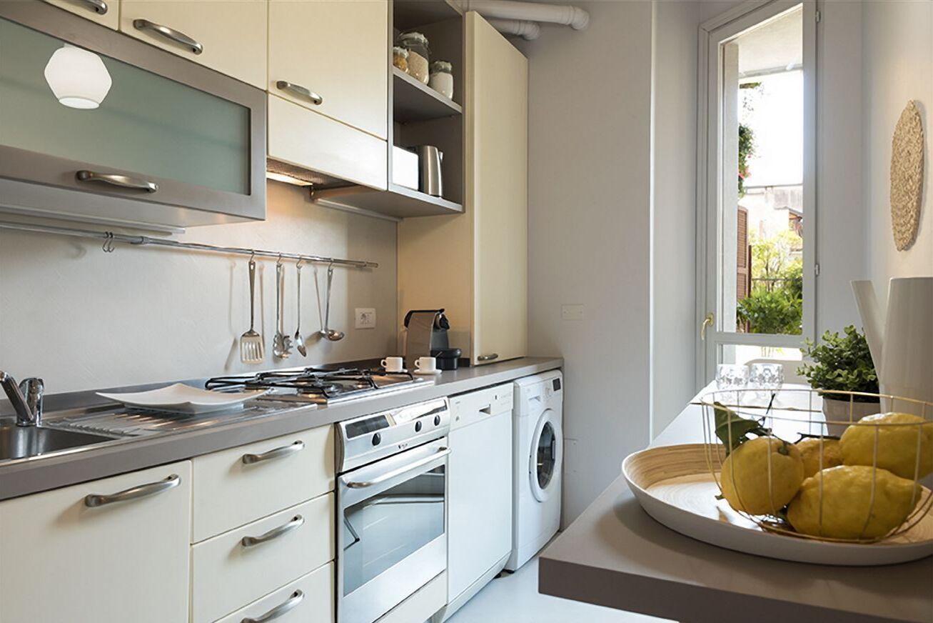 Fridge, oven, stovetop, dishwasher