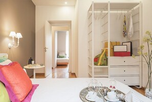 2 bedrooms, iron/ironing board, WiFi - GuestHost - Bright and very central apartment in Corso Como, just a stone's throw from the Unicredit Tower, Eataly, Piazza Gae Aulenti and the new Isola and Porta Nuova districts where the longest walk in Milan begins.Despite being in the center of Milan (Milan)